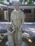 Статуя святого Мартина де Порреса во дворе католической школы в Австралии  002.jpg